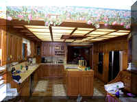 Kitchen.jpg (97973 bytes)