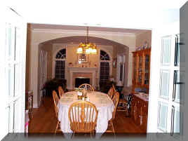 DiningRoom.jpg (68573 bytes)